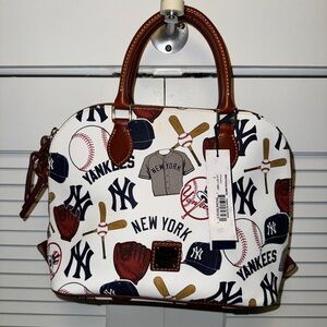 MLB Yankees Zip Zip Satchel
